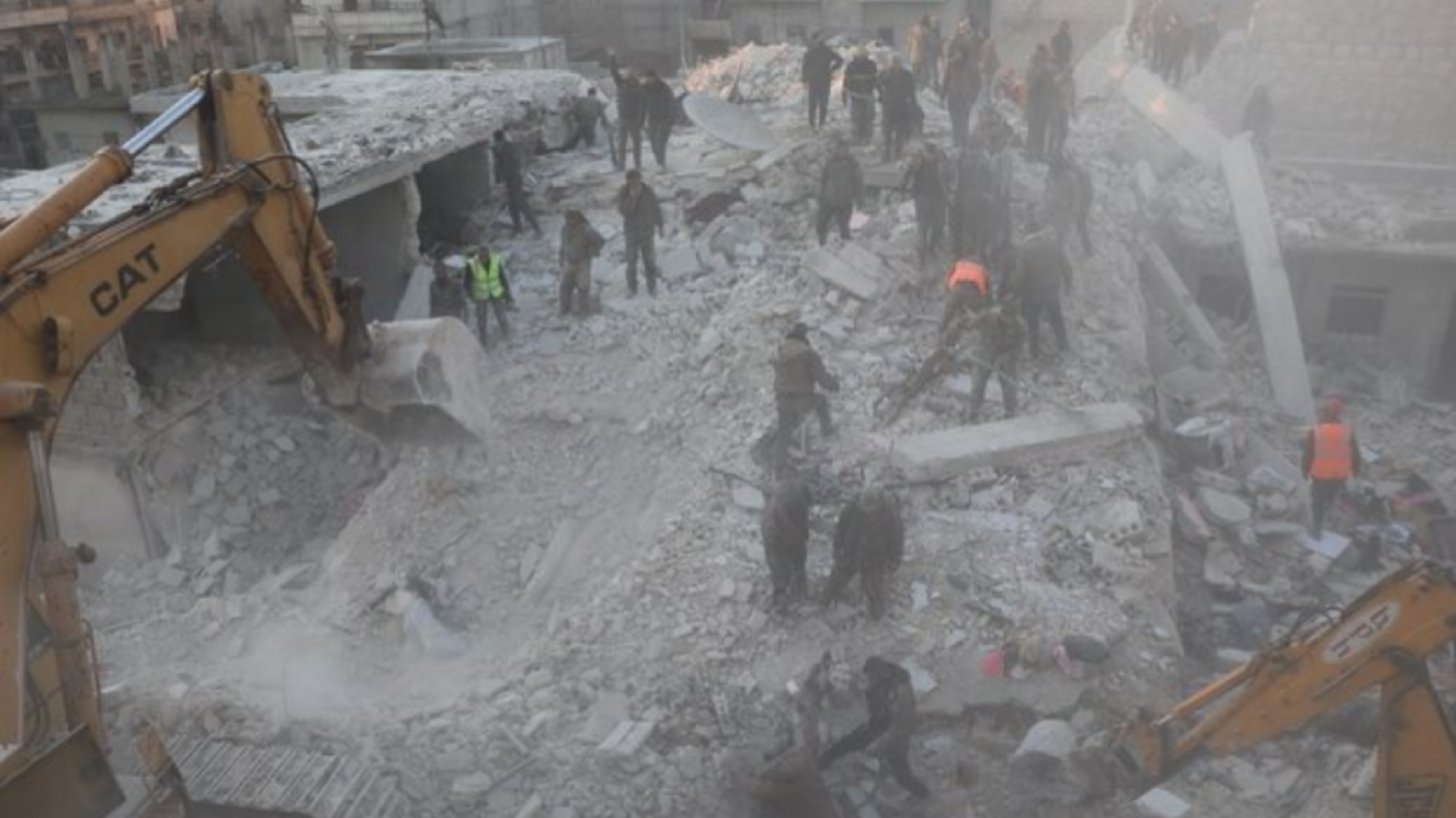 مرگ ۱۰ نفر در پی فروریختن ساختمان در سوریه + فیلم