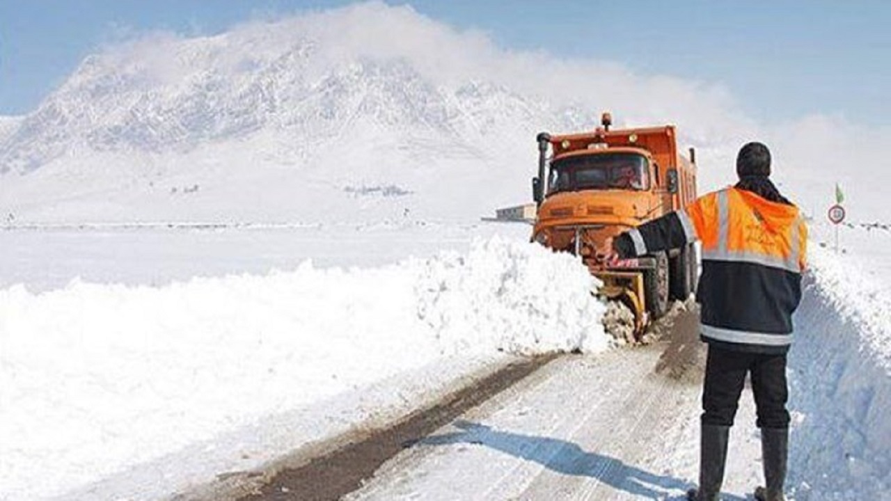 فعالیت ۵۵ دستگاه ماشین برف روبی در کوهرنگ