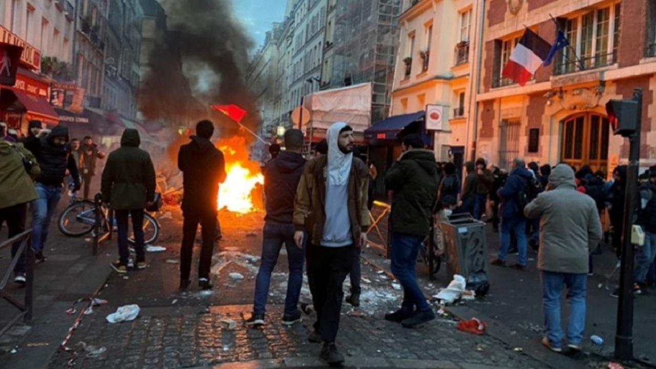 درگیری خشونت آمیز پلیس و تظاهرات کنندگان در پاریس + فیلم