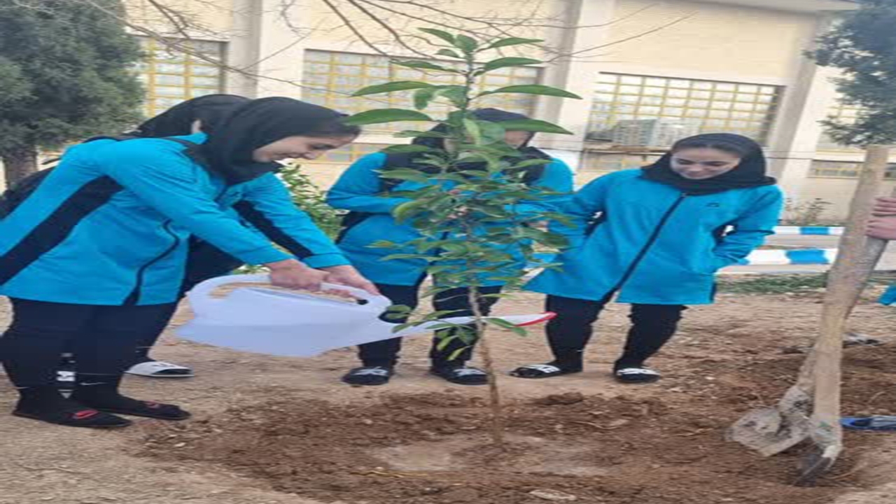 دانش آموزان ورزشکار سراسر کشور در شیراز درخت کاشتند + فیلم و تصاویر
