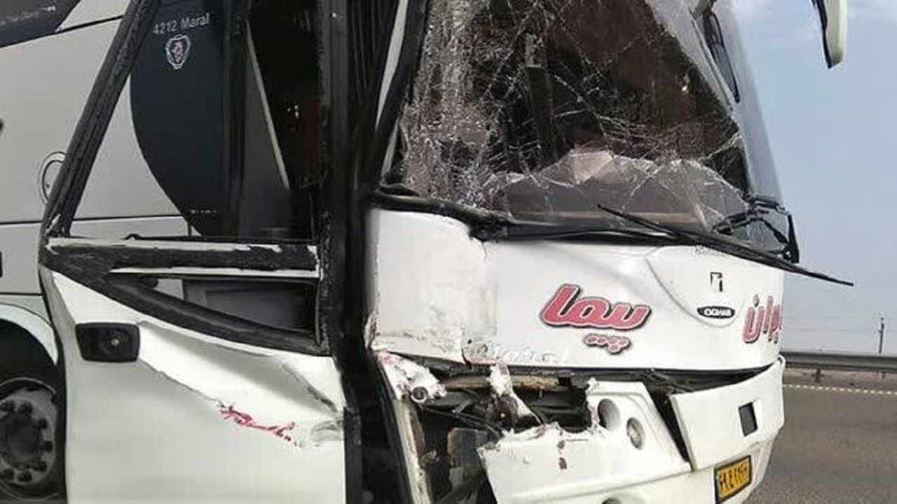 برخورد اتوبوس با کامیون بنز در آزادراه نطنز-اصفهان
