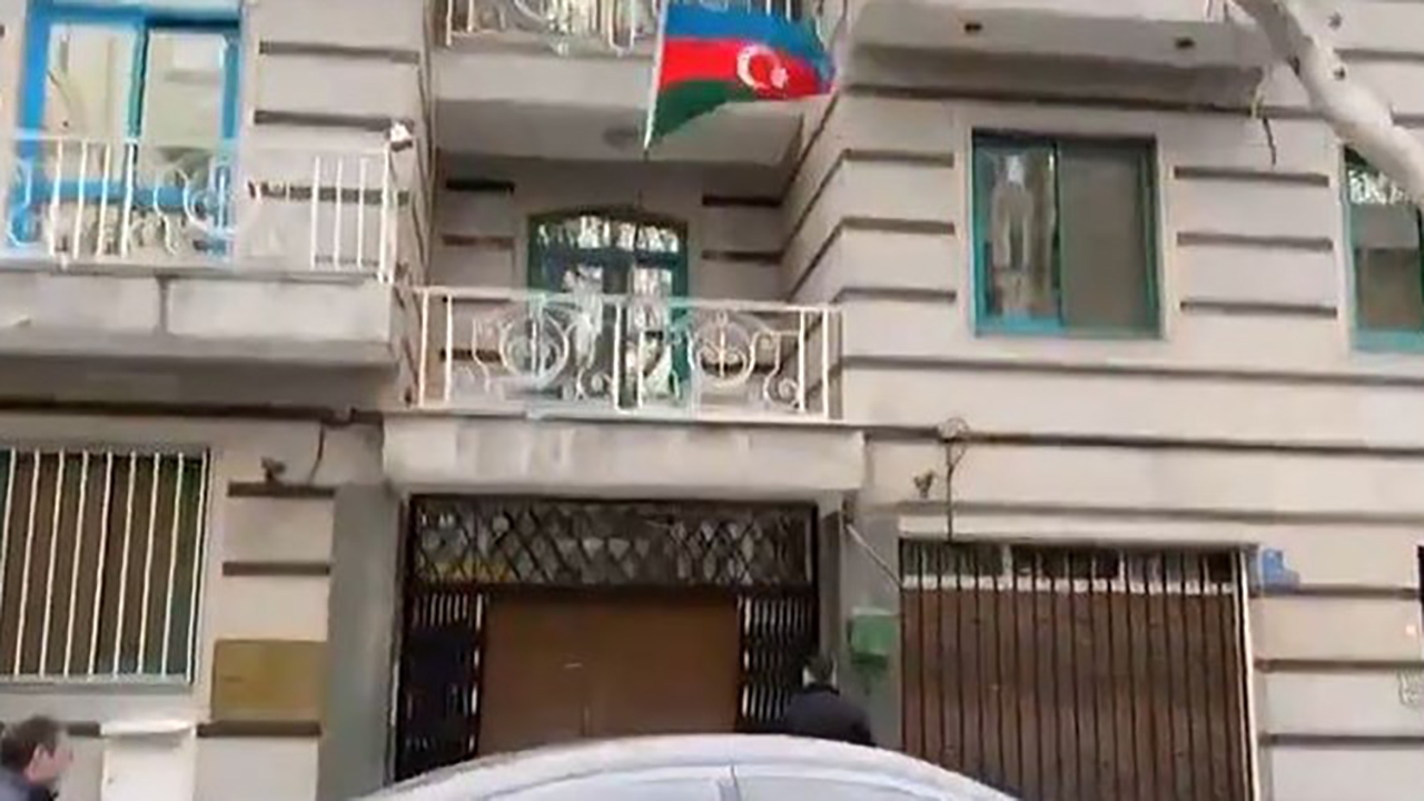 اظهارات فردی که به سفارت آذربایجان حمله کرده بود + فیلم
