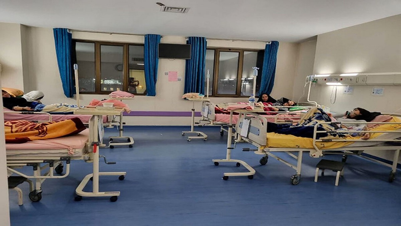 جریان مراجعه ۵ نفر از دانش آموزان سنندجی به بیمارستان/ حال دانش آموزان مساعد است