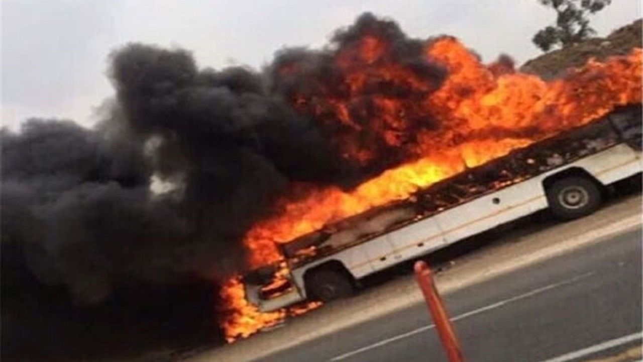 آتش گرفتن اتوبوس مسافربری در اردکان
