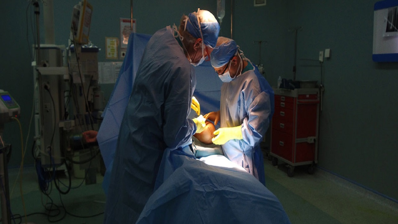 نخستین عمل جراحی لاپاراسکوپی در بخش دولتی کشور در مشهد انجام شد