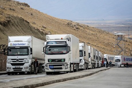 کاهش توقف کامیون‌ها در مرزها موجب توسعه مناسبات تجاری کشور می‌شود