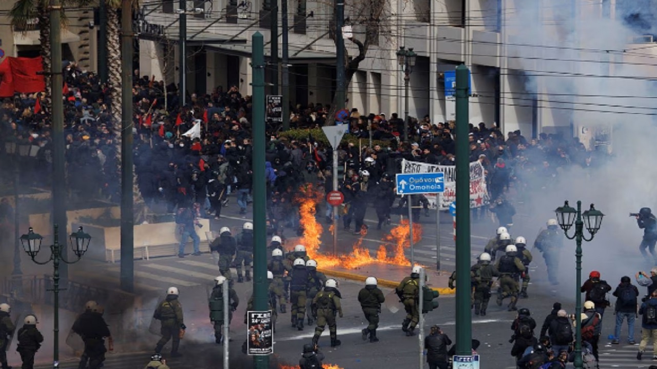 ادامه موج اعتصابات در یونان درپی حادثه ریلی این کشور