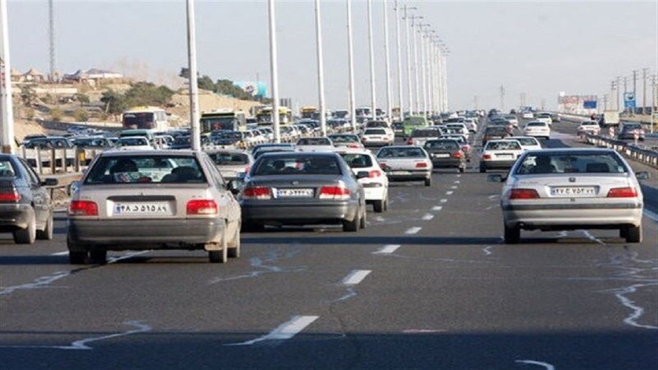 ترافیک در جاده‌های زنجان نیمه سنگین است
