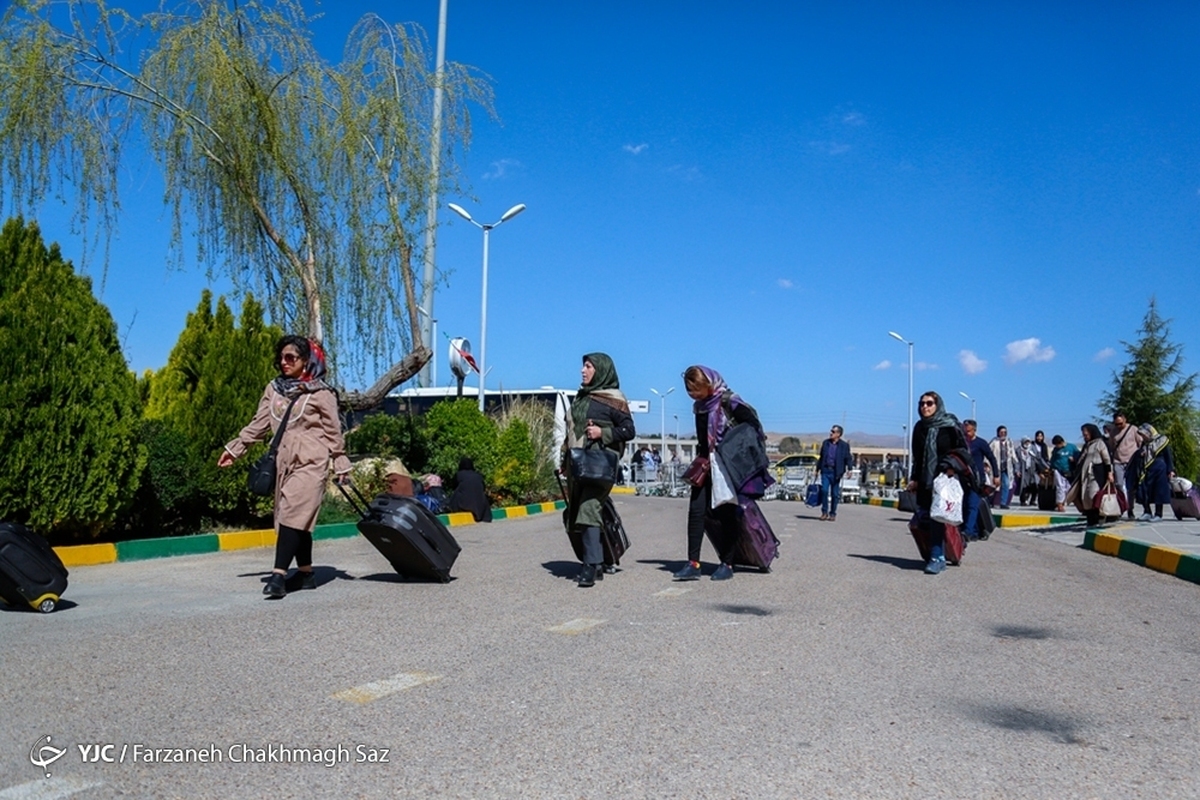 ورود مسافران نوروزی به شیراز