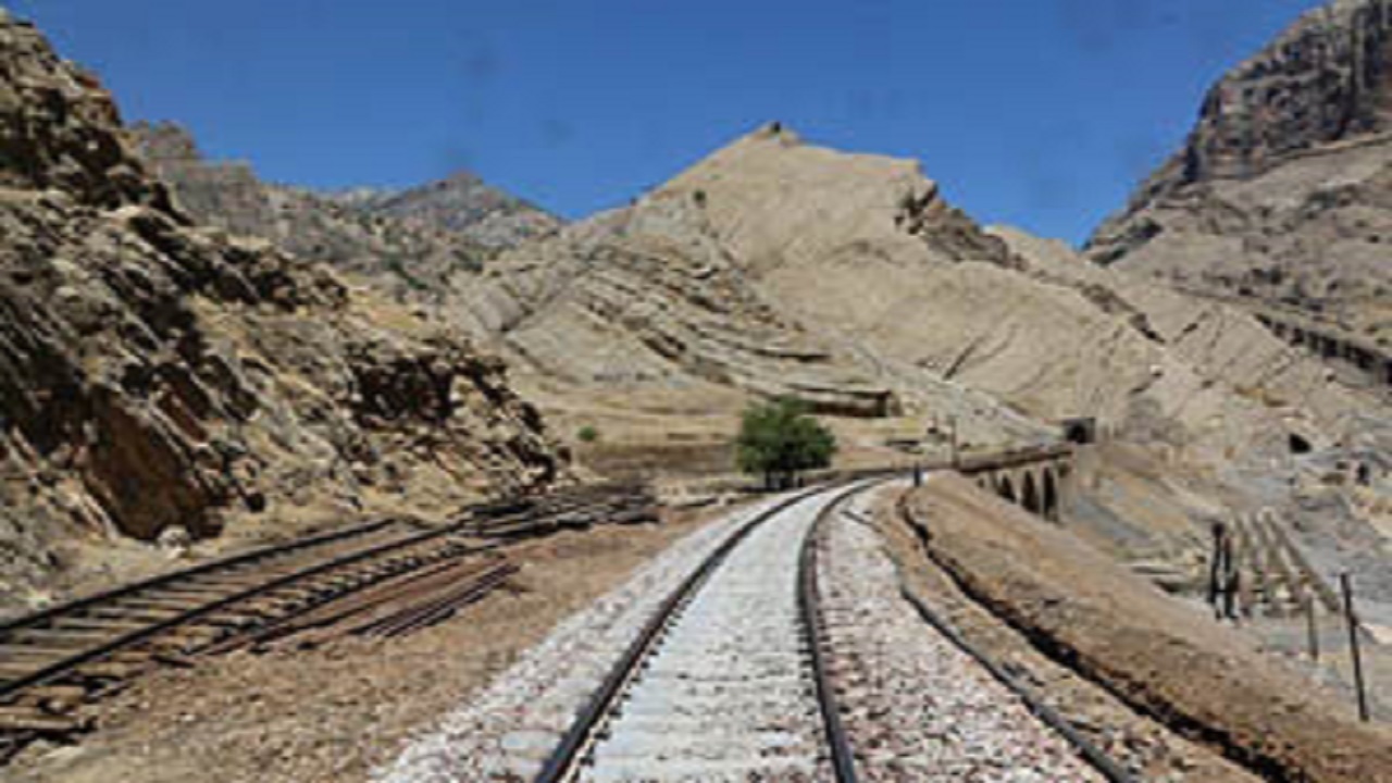 مشکل قرارداد پروژه راه‌آهن دورود -خرم آباد برطرف شد