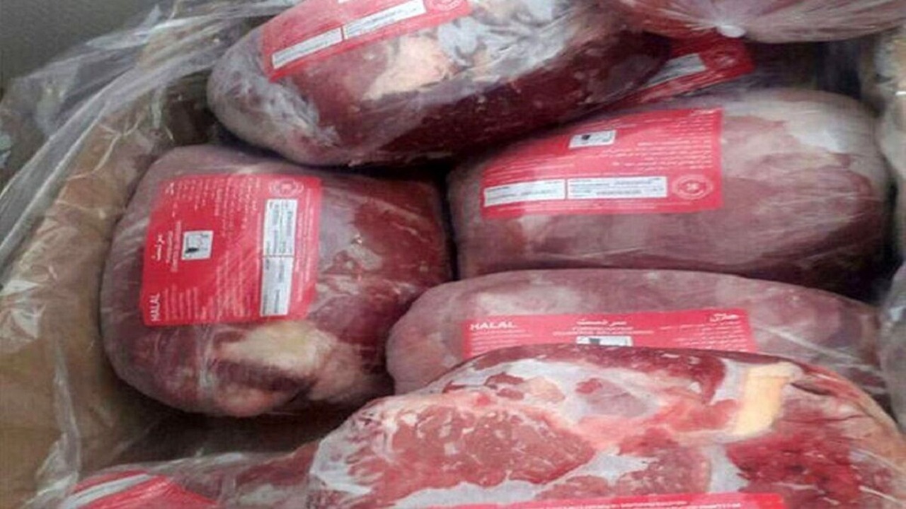 ۲۰۰ تن گوشت منجمد بازار قم را گرم کرد