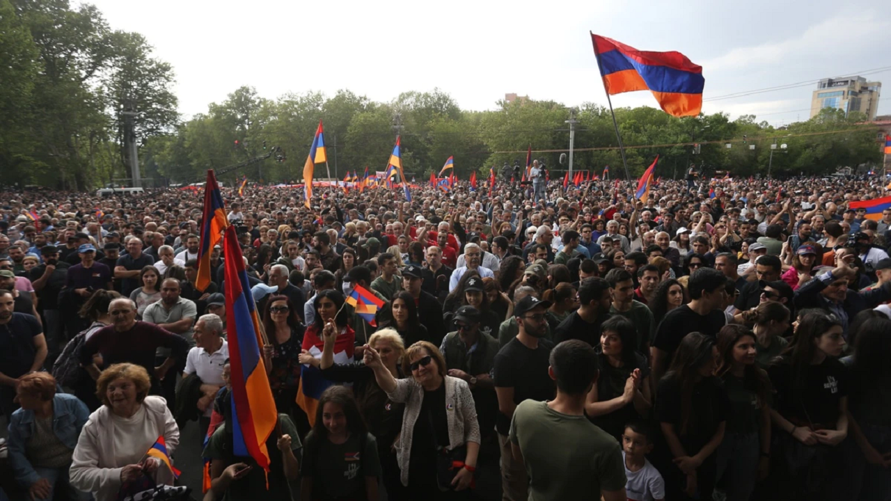 بازداشت ۱۸۰ معترض به «توافق صلح میان باکو و ایروان» در ارمنستان
