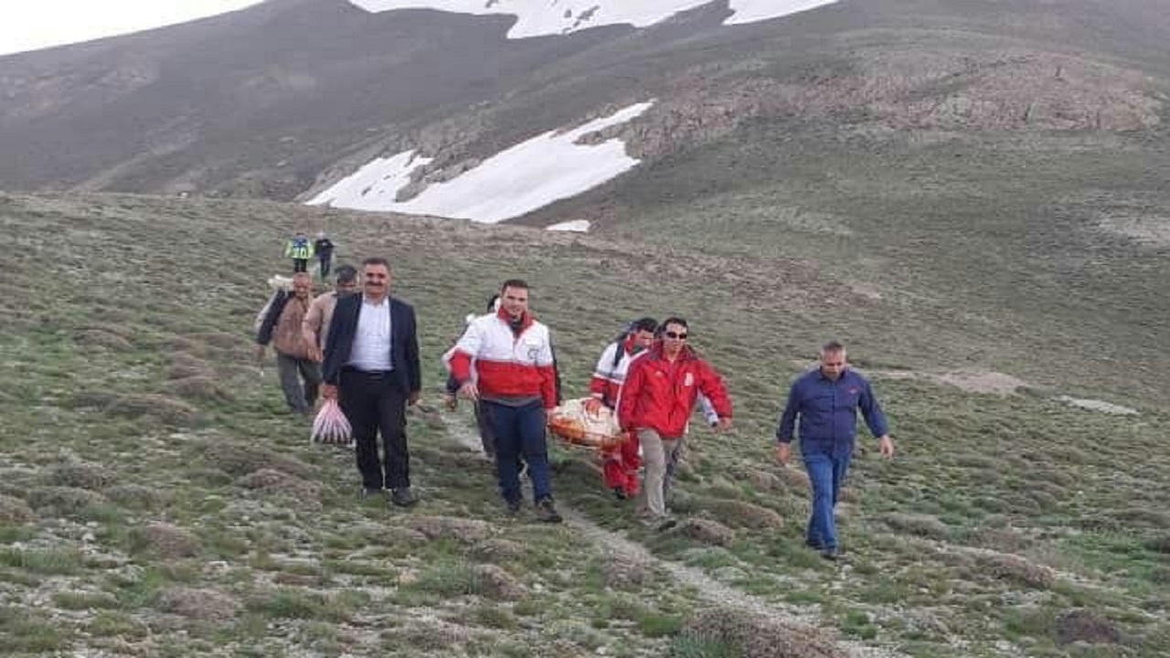 امدادرسانی هلال احمر به کوهنوردان خرمدره‌ای در قله سندان