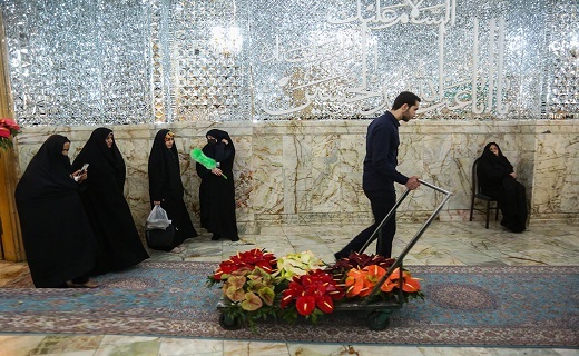ضریح حرم حضرت معصومه(س) گل‌‌آرایی شد