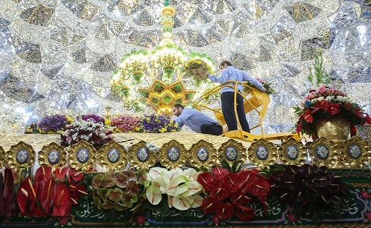ضریح حرم حضرت معصومه(س) گل‌‌آرایی شد