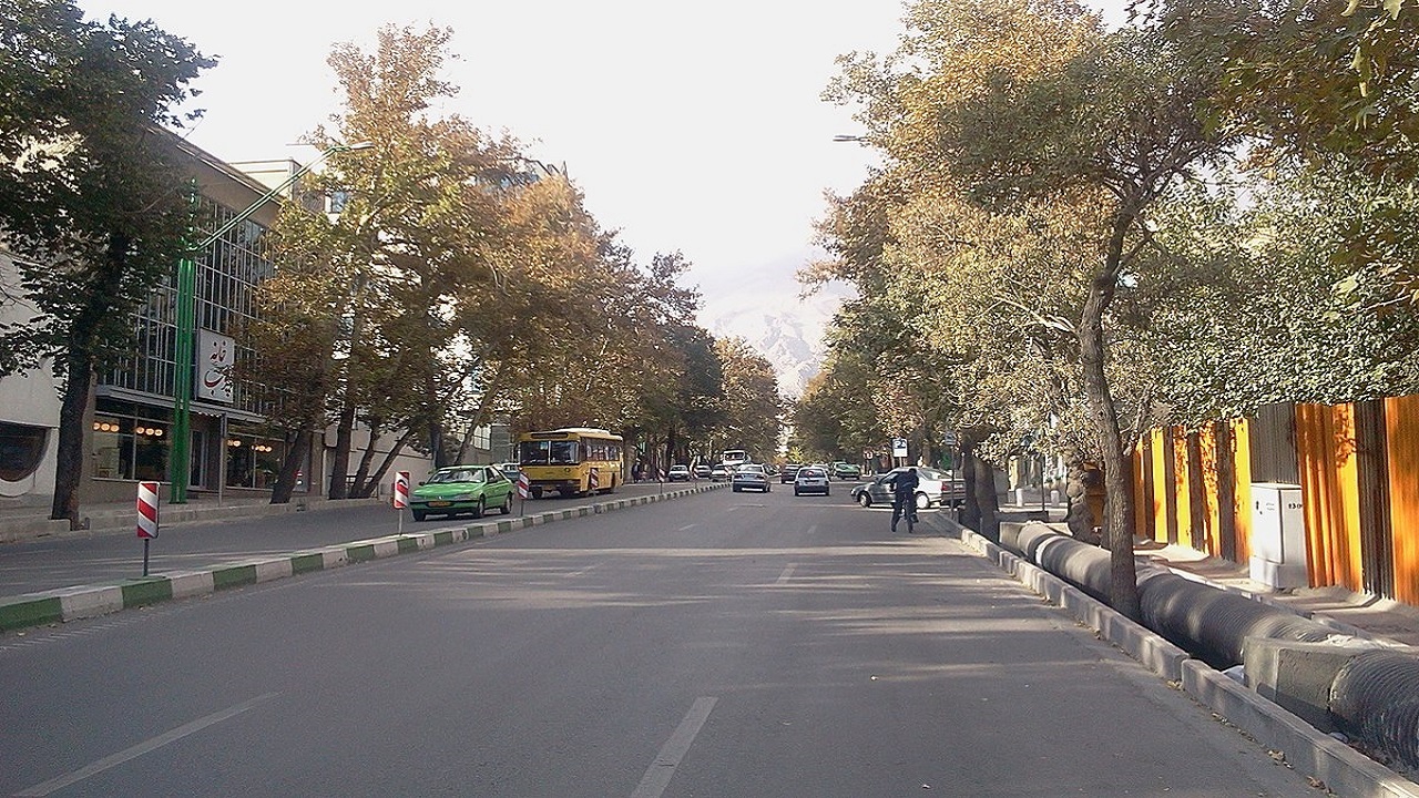 گلایه شهروندان تاکستانی از بسته شدن خیابان + فیلم