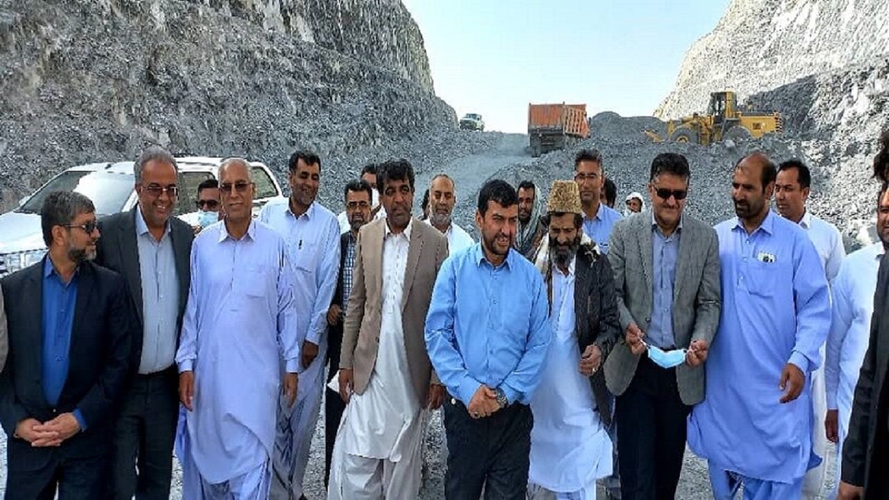 بازدید استاندار سیستان و بلوچستان از مراحل ساخت محور روتک شهرستان خاش