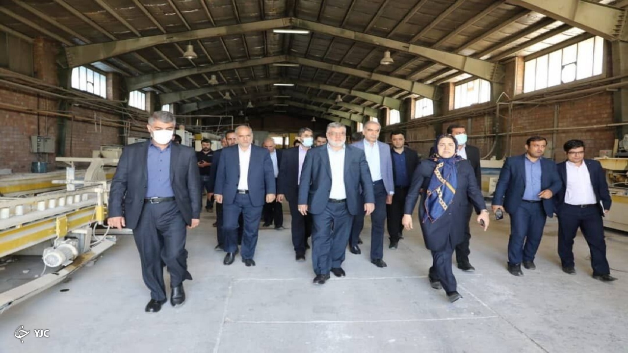 استاندار آذربایجان غربی از ۲ واحد تولیدی در ارومیه بازدید کرد