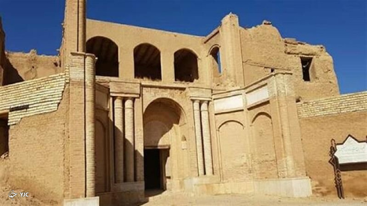 حفاظت اثر تاریخی قلعه اربابی دورباش تکاب در اختیار میراث فرهنگی نیست