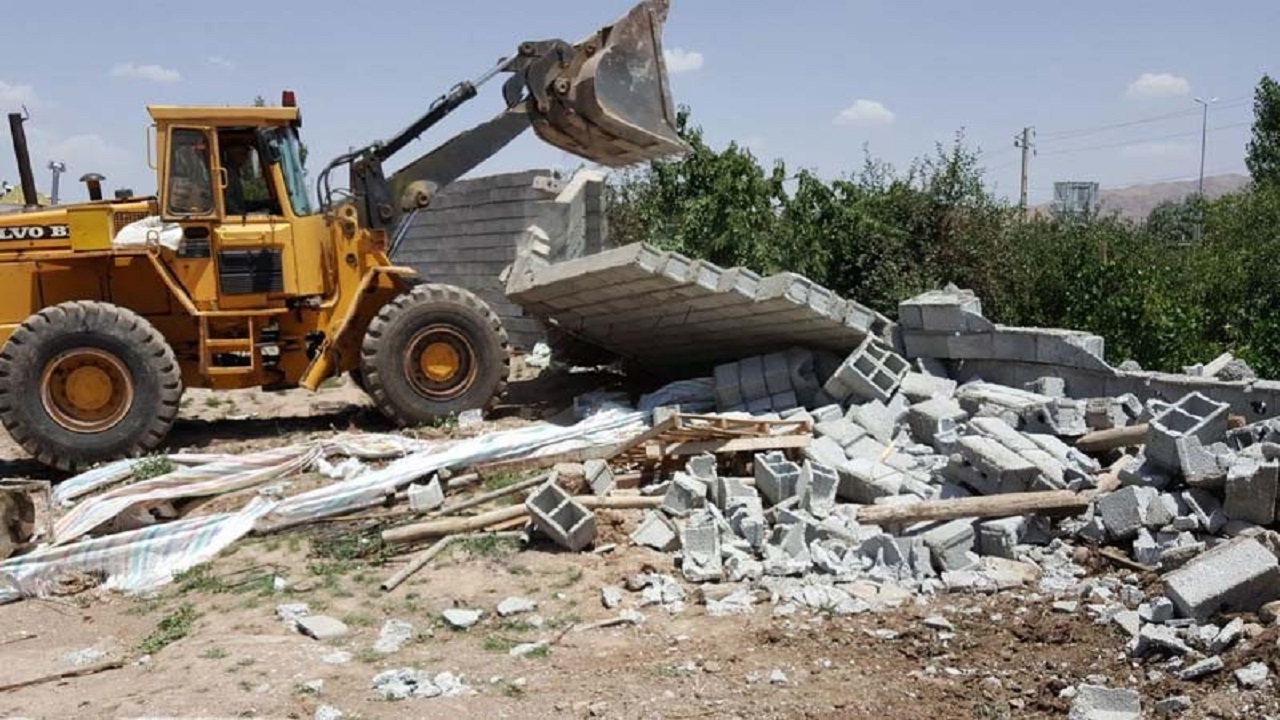 تخریب ۶۰ سازه در حال ساخت در اراضی کشاورزی گرگان