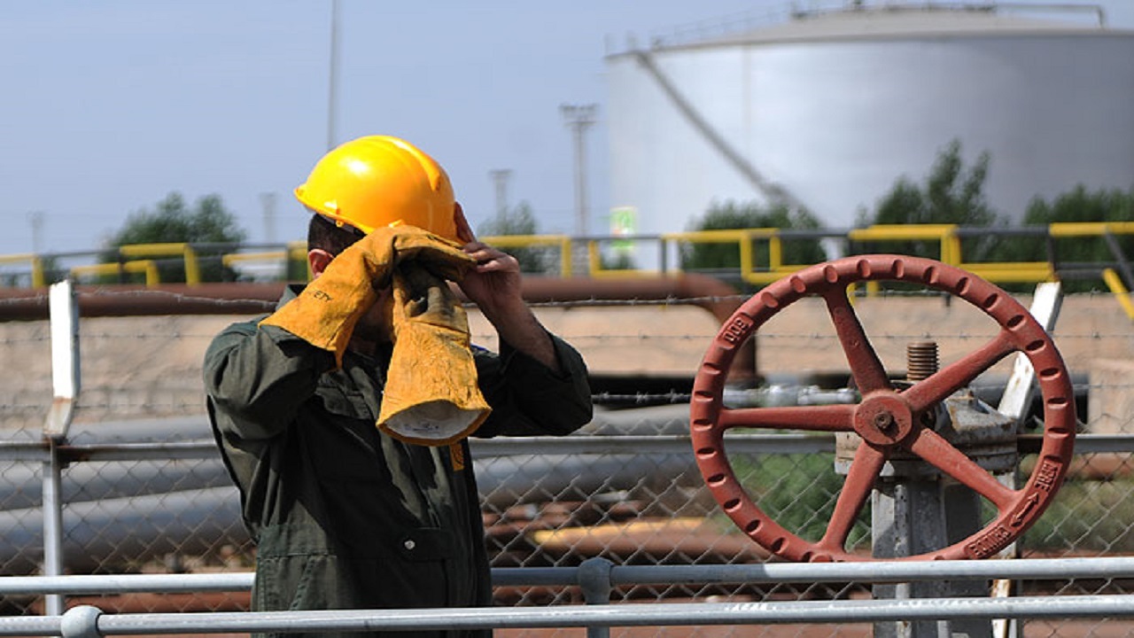 اولویت استخدام در صنعت نفت با نیرو‌های بومی است