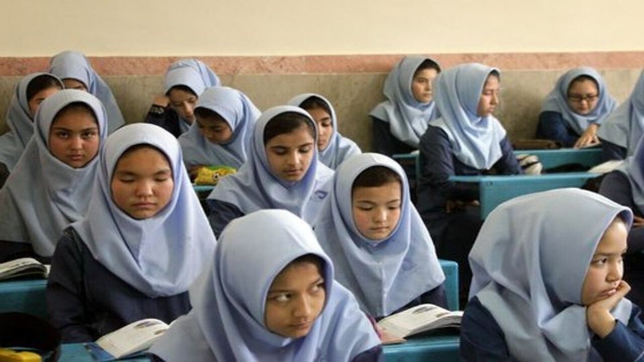 برخی دانش‌آموزان افغانستانی مشکل ثبت‌نام دارند  + فیلم
