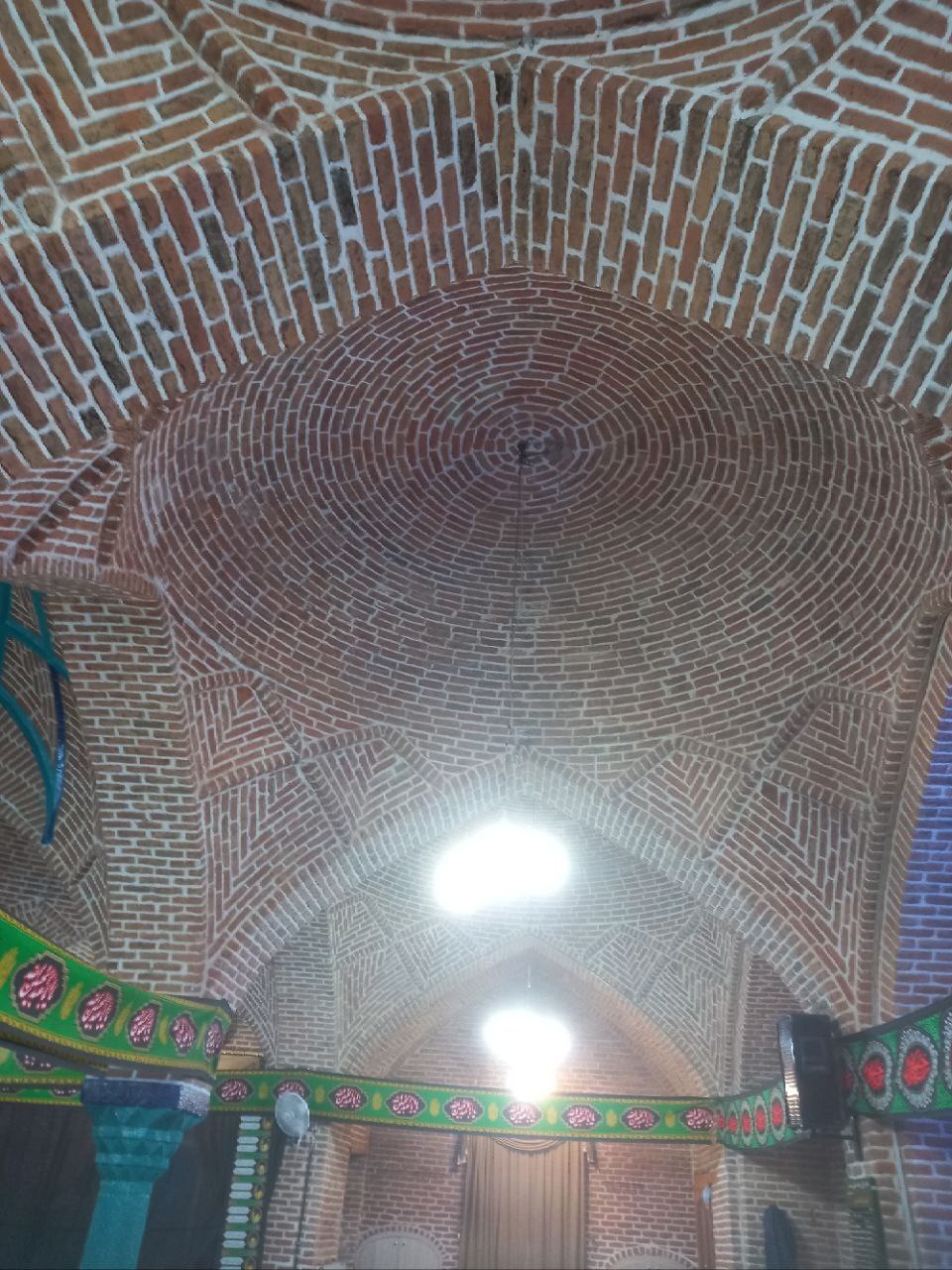 نمایی از مسجد تاریخی پیربالای مرند + تصاویر