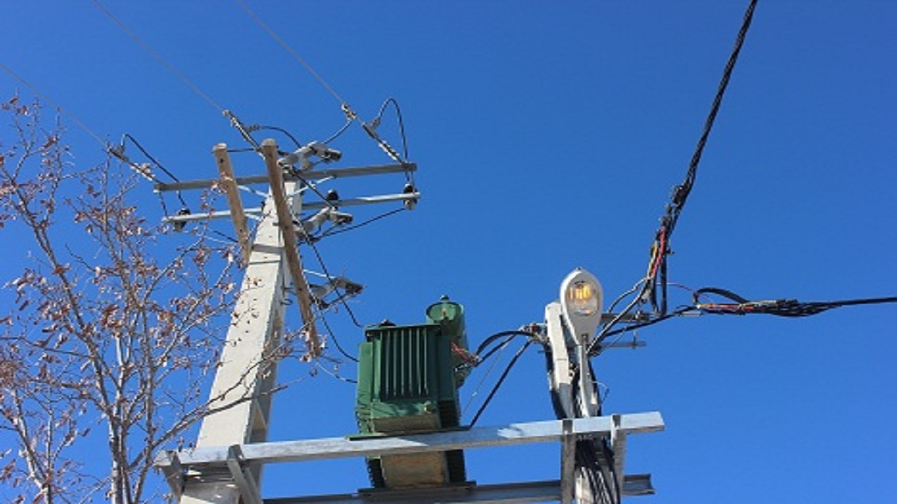 اجرای عملیات جهادی اصلاح ۲۳ کیلومتر از شبکه برق کبودراهنگ