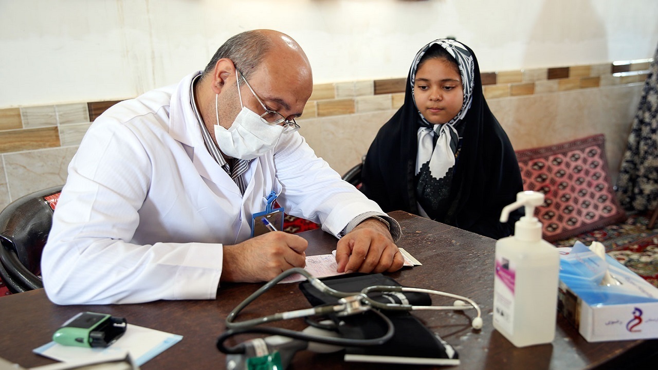 بهره مندی بیش از ۵۰۰ نفر از مردم کاظم آباد از خدمات رایگان پزشکی