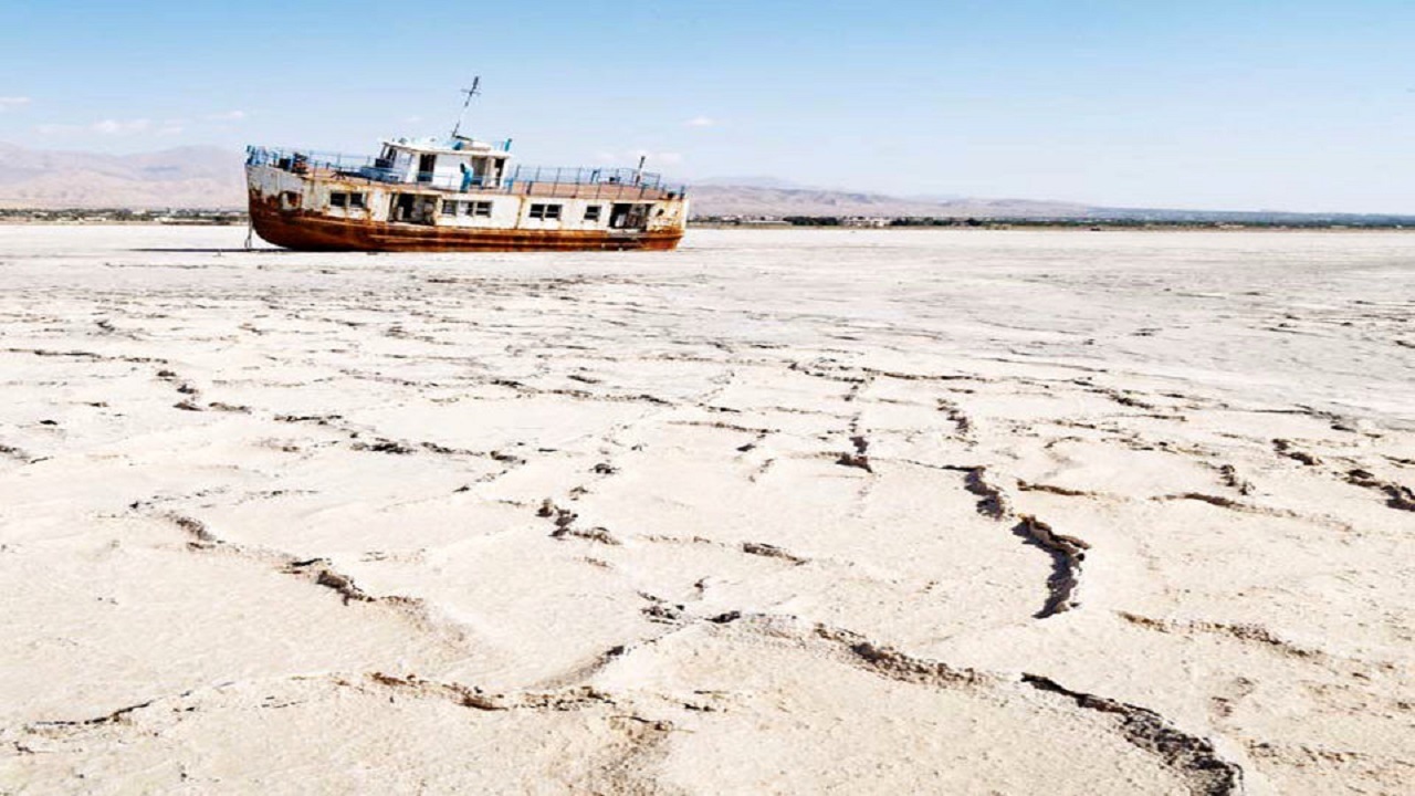 وعده‌های مسئولین درباره احیای دریاچه ارومیه چه زمانی محقق خواهد شد؟
