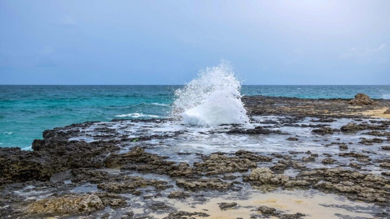 تردد شناور‌ها در جزیره کیش به دلیل ناپایداری‌های جوی ممنوع شد