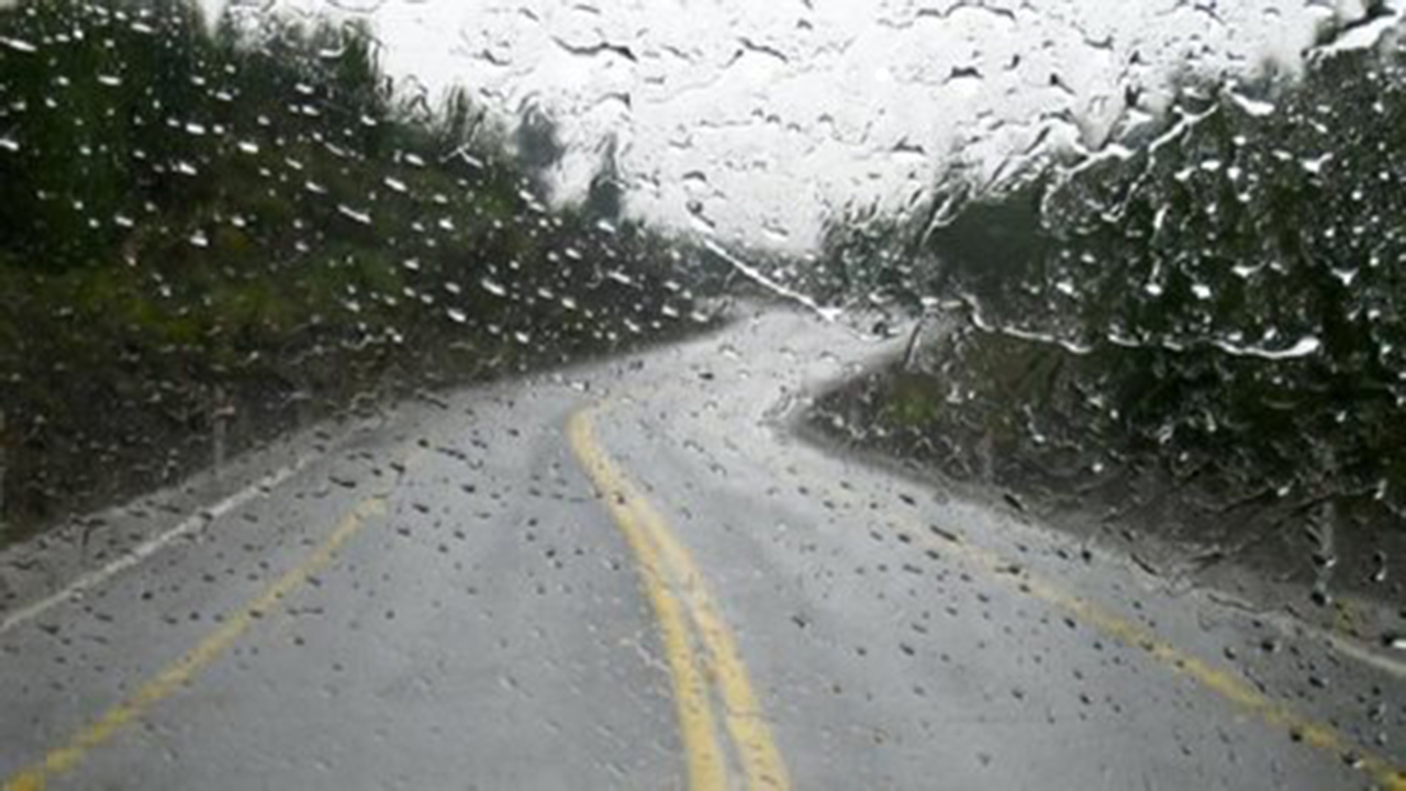 آنچه باید درباره رانندگی در هوای بارانی بدانیم
