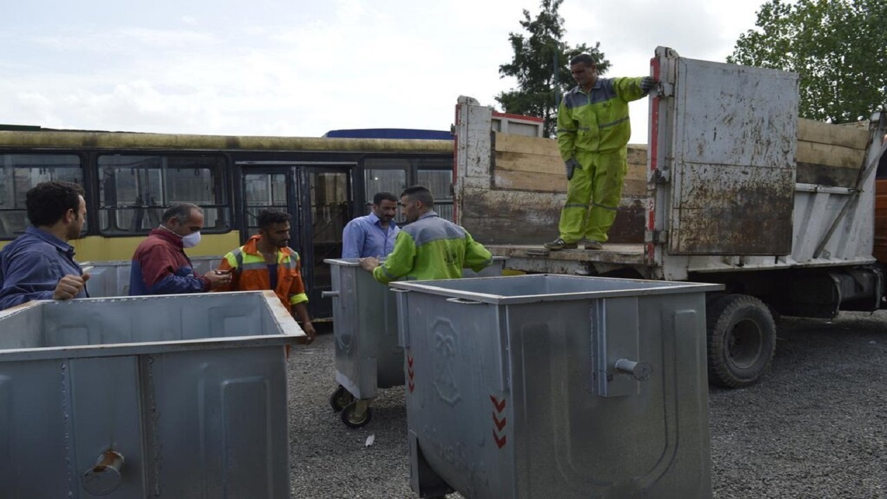توزیع سطل زباله در اهواز برای جمع آوری پسماند‌های خانگی