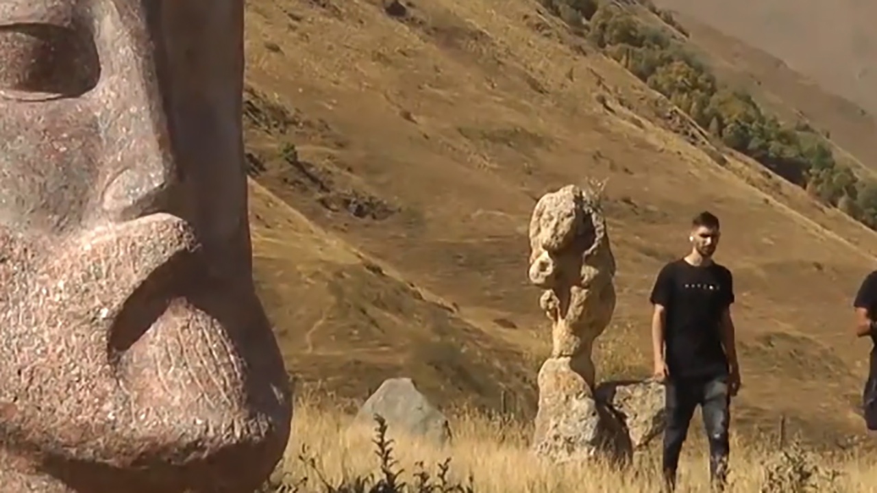 خلق مجسمه‌های سنگی توسط هنرمند گرجستانی + فیلم