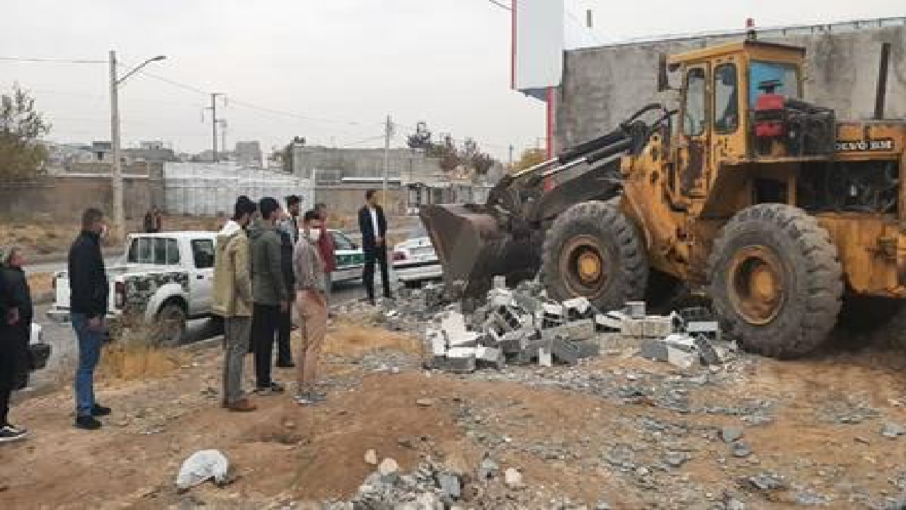 تخریب تعدادی از ساخت و ساز‌های غیرمجاز در محله عارف