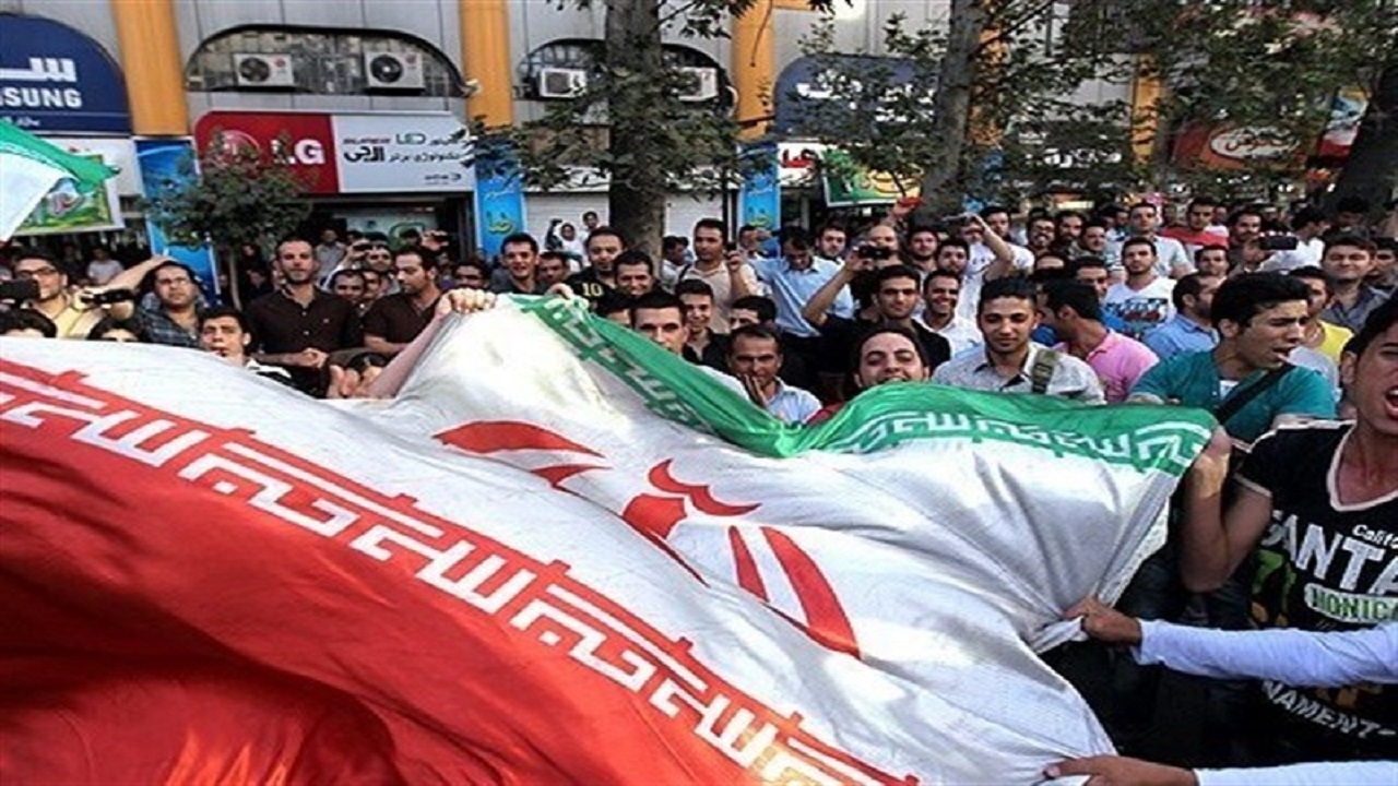 خوشحالی مردم در خیابان ها بعد از پیروزی تیم ملی ایران مقابل ولز