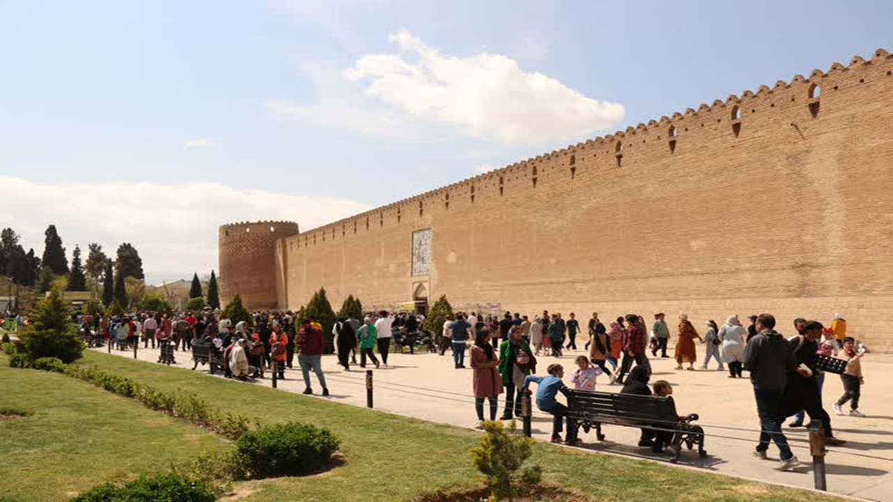 بازدید بیش از یک میلیون و ۲۵۸ هزار گردشگر از مکان های تاریخی فارس
