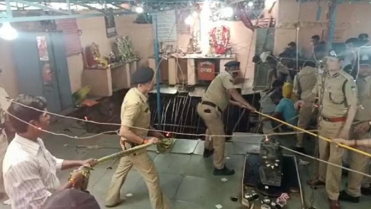 مرگ ۱۲ هندی به دلیل فرو ریختن کف معبد
