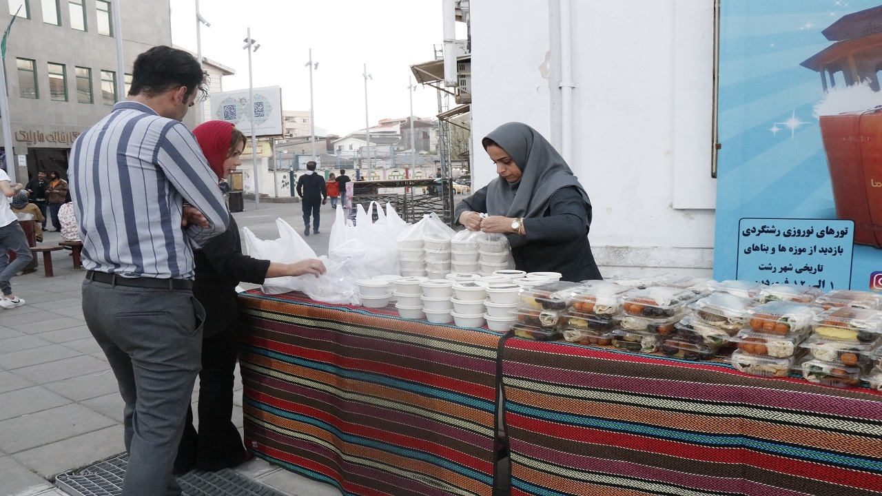 برگزاری جشنواره خوراک از افطار تا سحر در رشت + تصاویر