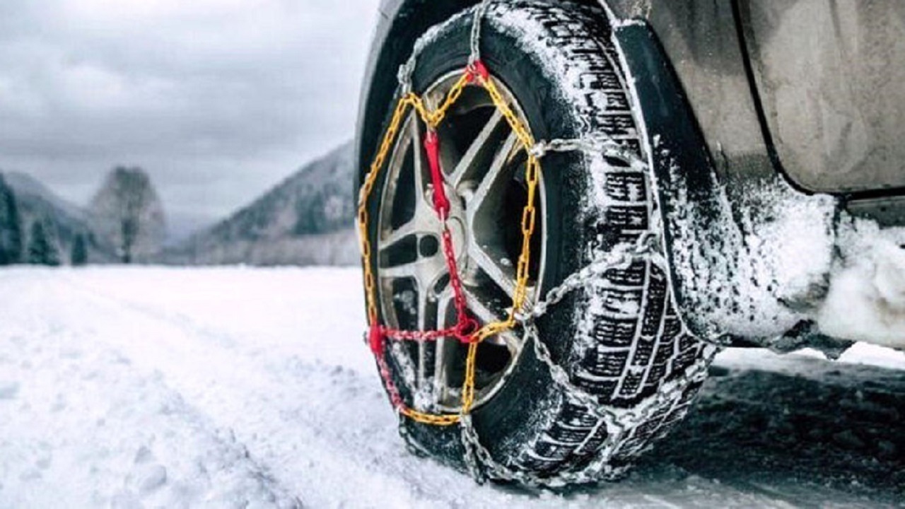 بارش برف بهاری در کوهرنگ و تردد خودروها فقط با زنجیرچرخ