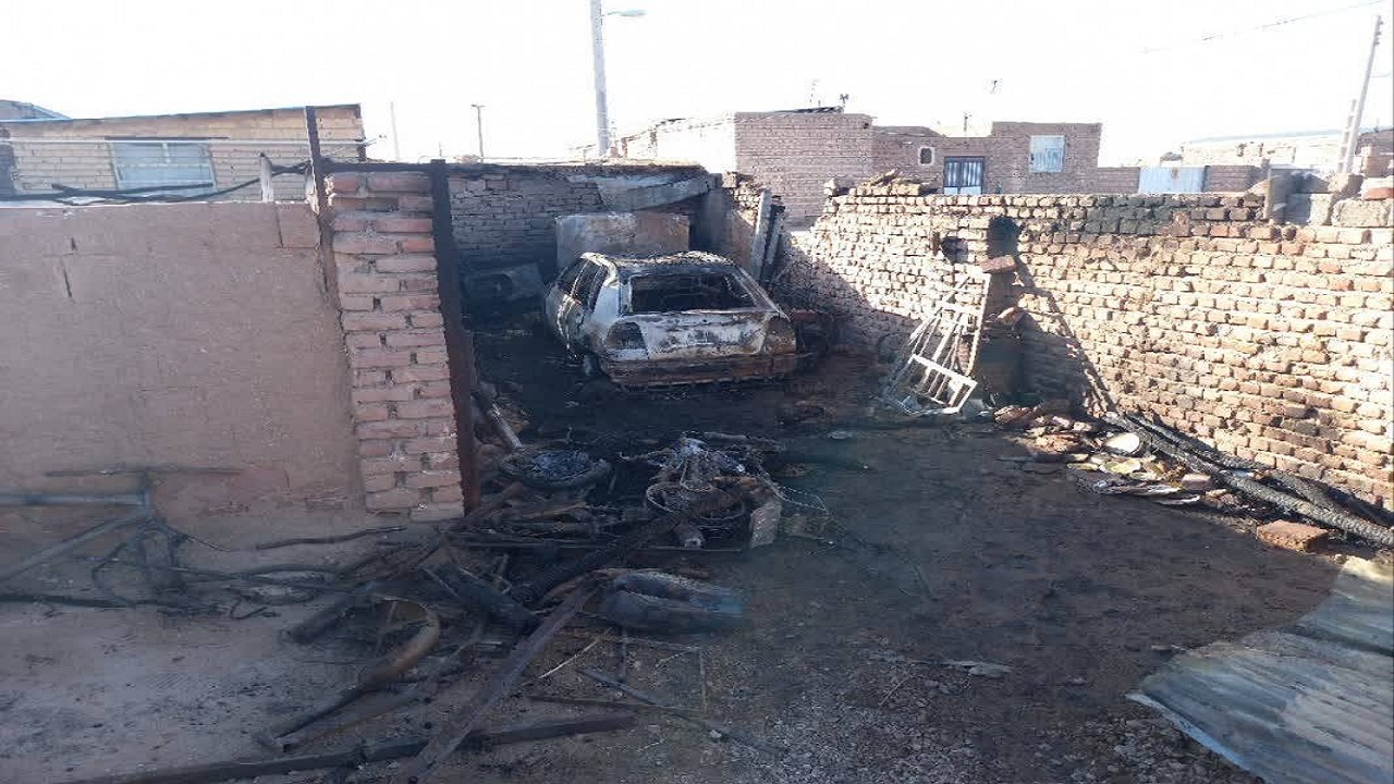 خسارت سنگین آتش سوزی در روستای دولت آباد زرند