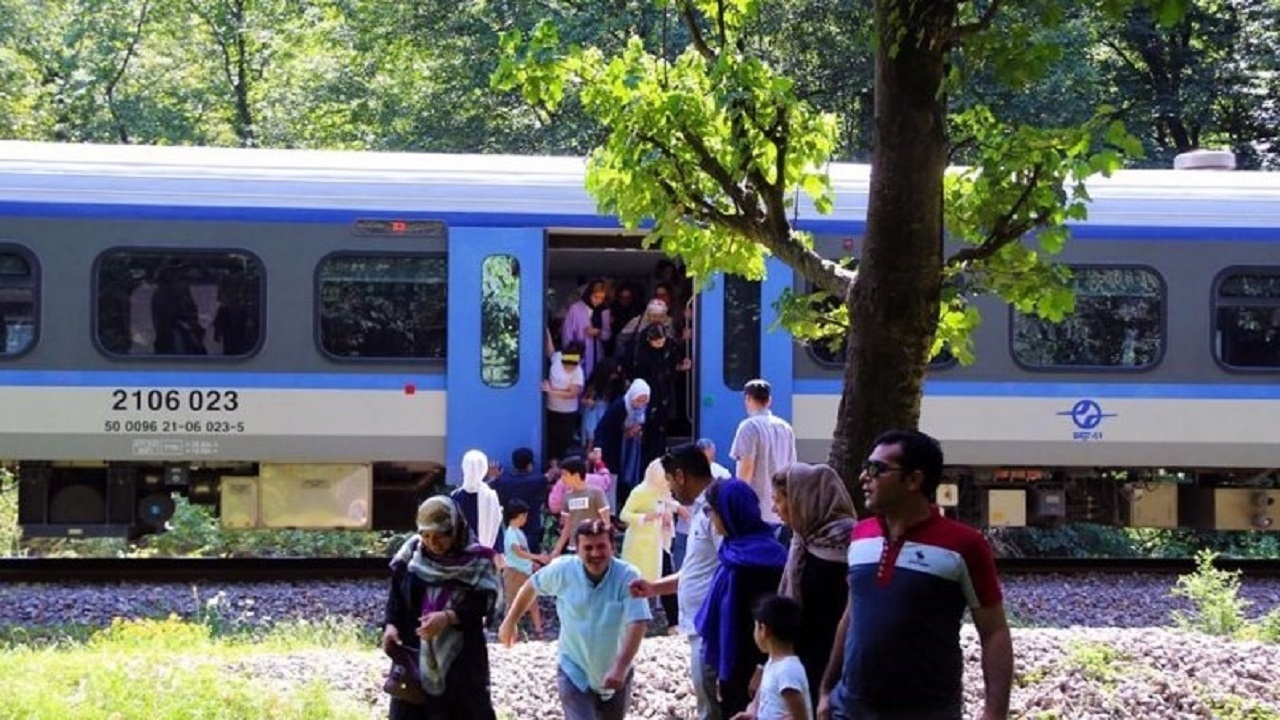 استقبال مسافران نوروزی شمال از سفر با قطار