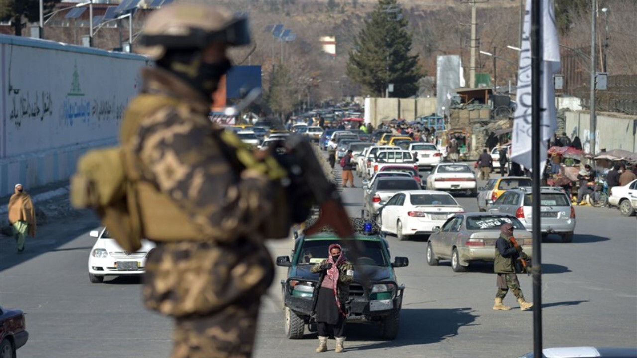 توزیع فرم مجوز حمل سلاح در افغانستان
