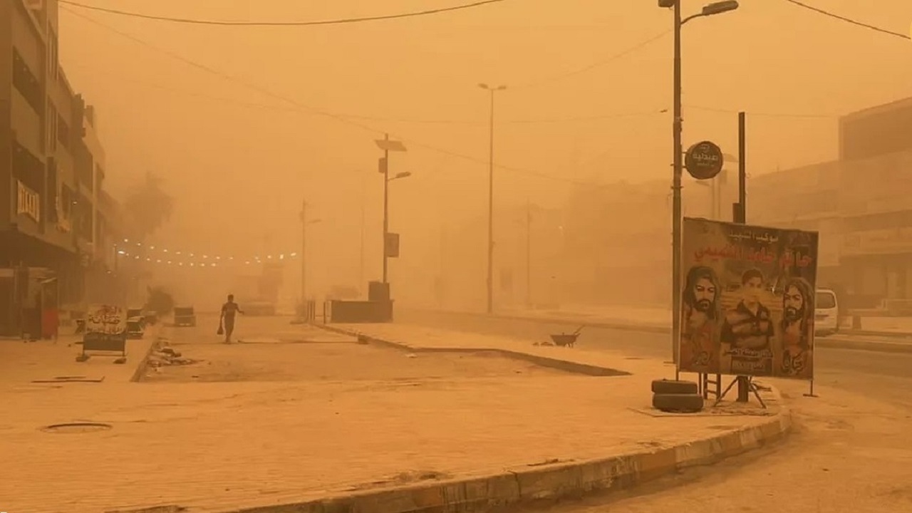 اولین طوفان شن در سال جدید در بغداد + فیلم