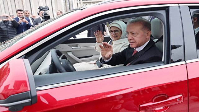 باشگاه خبرنگاران -اردوغان سوار بر خودروی برقی ساخت ترکیه+ فیلم و تصاویر