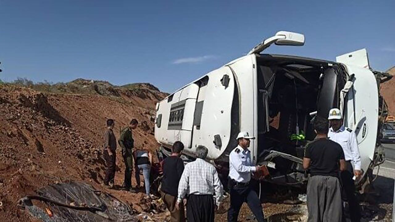 عملیات امدادرسانی به حادثه‌‎‌دیدگان واژگونی اتوبوس در محور حاجی آباد به بندرعباس