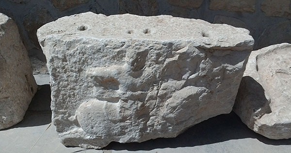 صحنه نبرد بر روی یکی از سنگ نگاره ها در بیشاپور شهرستان کازرون