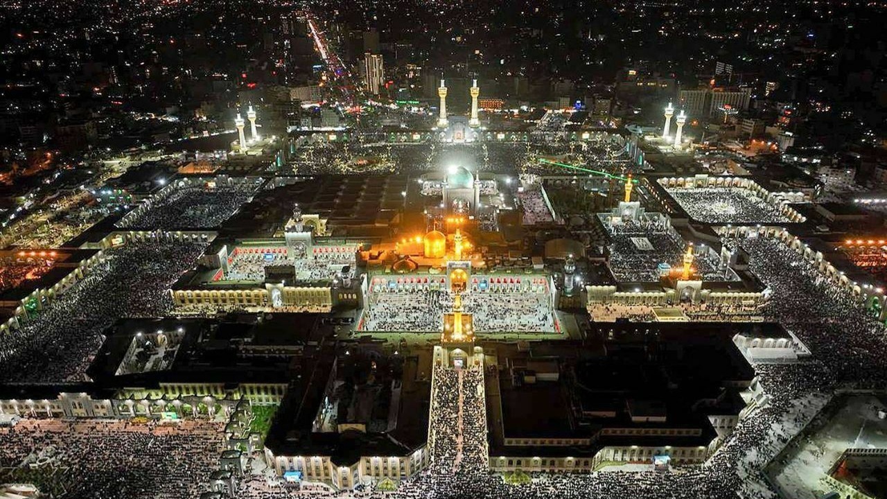 اجتماع بزرگ احیاء شب بیست و یکم ماه مبارک رمضان در حرم مطهر رضوی