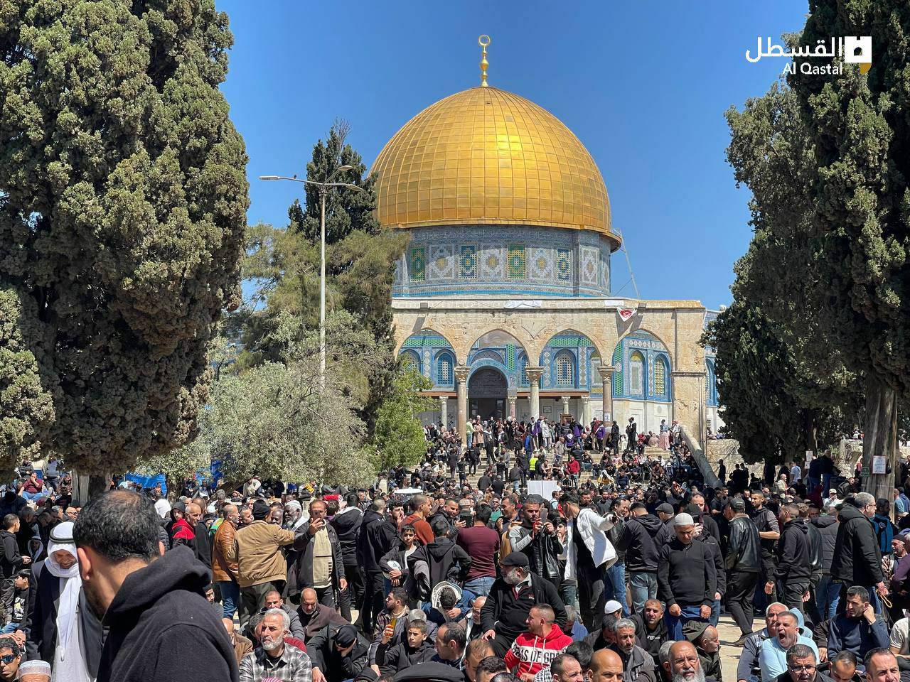 فلسطینی ها در مسجدالاقصی برای اقامه آخرین نماز جمعه ماه رمضان
