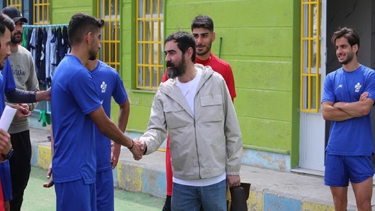 شهاب حسینی در تمرین تیم فوتبال پیکان